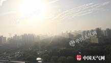 北京大风沙尘预警齐发空气质量爆表