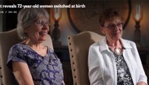 美国两女子出生时抱错　72年后成为好友