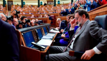 西班牙首相拉霍伊在不信任投票中被罢免