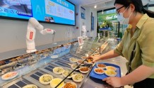 AI食堂机器人大厨显身手