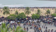 斯里兰卡“国家破产”，当地华人排队两天两夜买到15升汽油