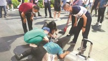广州海珠区|男子在核酸检测附近晕倒 工作人员紧急救助并筹钱