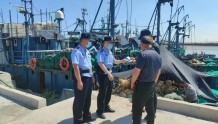 河北沧州：海防民警为渔船民开渔保驾护航