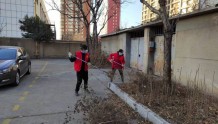 淄博高新区：冬日保洁在行动 社区“红马甲”解决小区物管缺失大难题