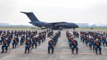 空军首次出动运－20集中接送全国新飞行学员