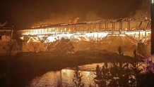 封面独家丨中国最长木拱廊桥被烧毁 非遗传承人仍健在 万安桥有机会被复原