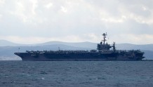 美海军证实航母舰载战机被大风吹入海里 目前已被打捞出海