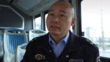 四川德阳这名公交车司机 五年三次救助摔倒老人