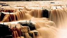 全国最大的黄河壶口瀑布，一个景区两个省收门票；游客选择很困难